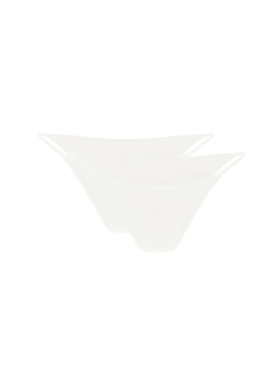 4 › Str/Cd Wear Three white bowls stacked in a tiered arrangement on a light background, forming a curved row of teal? (uses contextclarification)